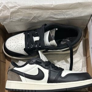 Nike Kids Black and White Sneakers